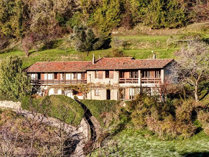 Casa con 14 locali in vendita in Bergamo