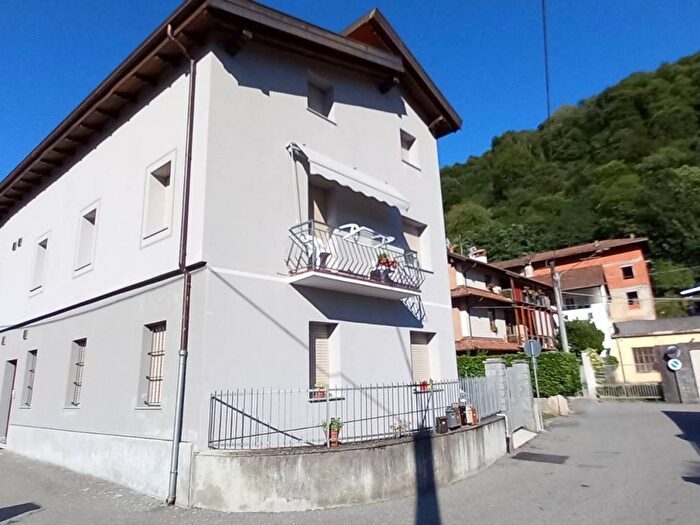 Appartamento trilocale in affitto in Via Giacomo Massarotti, Centro, Quarona
