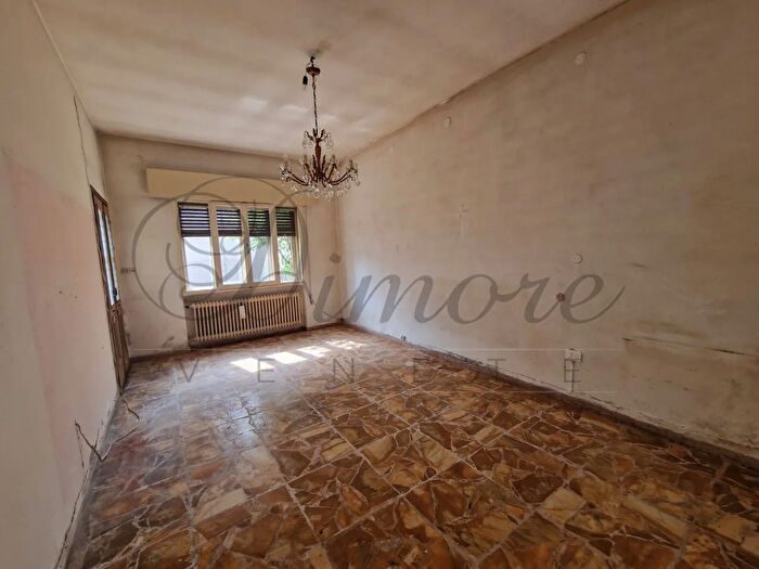 Casa con 6 locali in vendita in Via Luigi Mariutto, Mirano