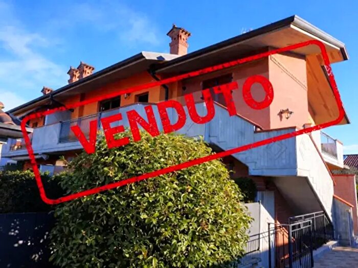 Appartamento trilocale in vendita in Via Francesco Nullo, Bonate Sopra