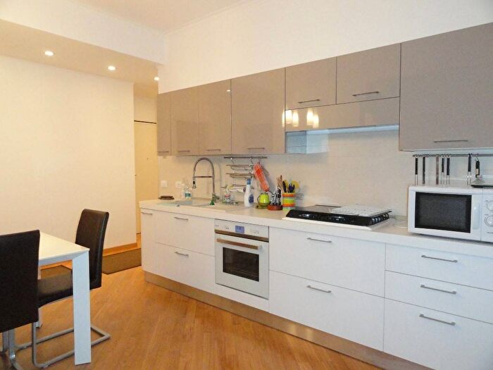 Appartamento trilocale in vendita in Via Giovanni Maria Bonorino, Passeggiata Cadorna Porto, Alassio