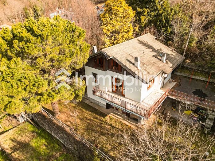 Casa con 6 locali in vendita in Frazione Caserme, Villar Perosa
