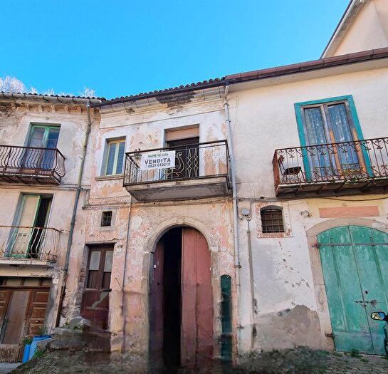 Casa quadrilocale in vendita in Via Pieschi, Montefalcione