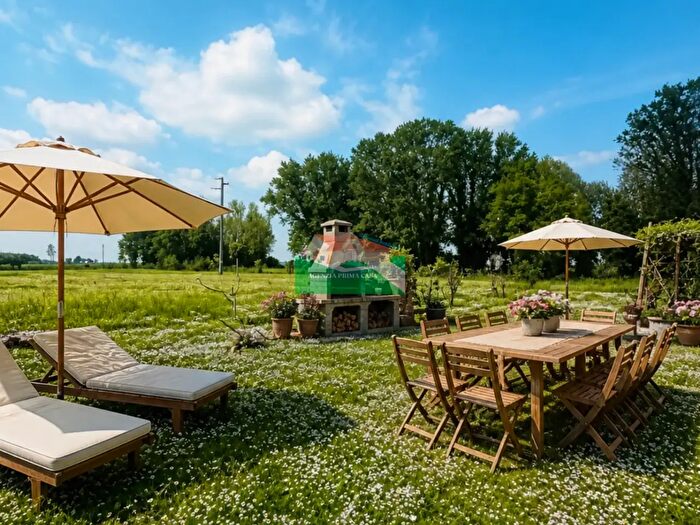 Casa con 11 locali in vendita in Via Sauro Babini, Ravenna