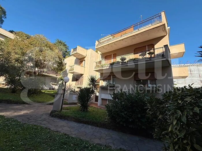 Appartamento quadrilocale in affitto in Via di Torre Gaia, Roma