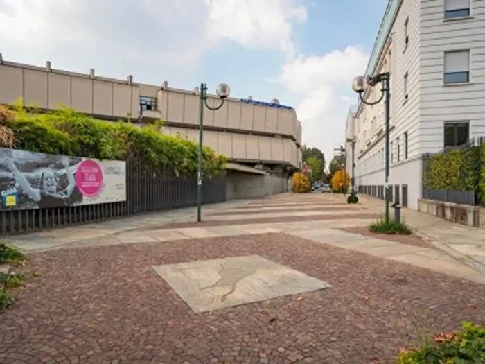 Appartamento con 6 locali in vendita in Via Vincenzo Vela, Torino