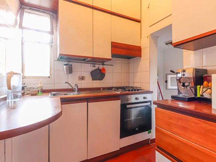 Appartamento trilocale in vendita in Via San Vitale, Bologna