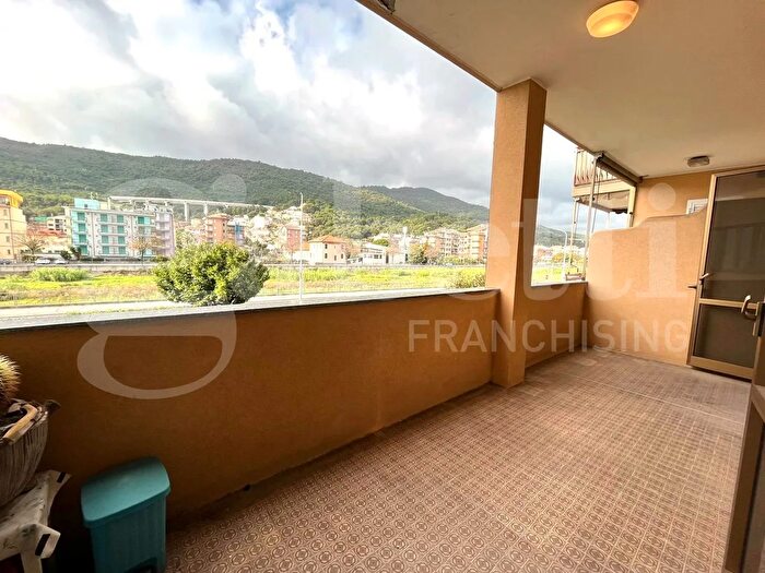 Appartamento quadrilocale in vendita in Via Rattalino, Andora