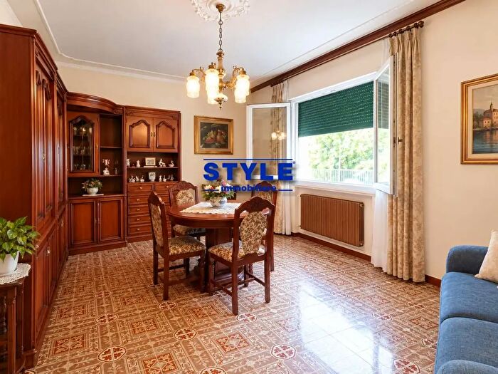 Casa con 9 locali in vendita in Mira