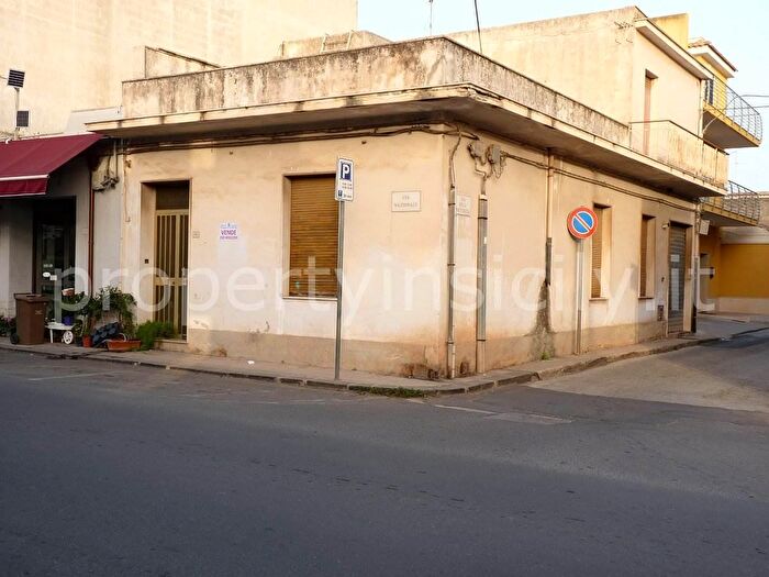 Casa con 6 locali in vendita in Via Nazionale, Siracusa