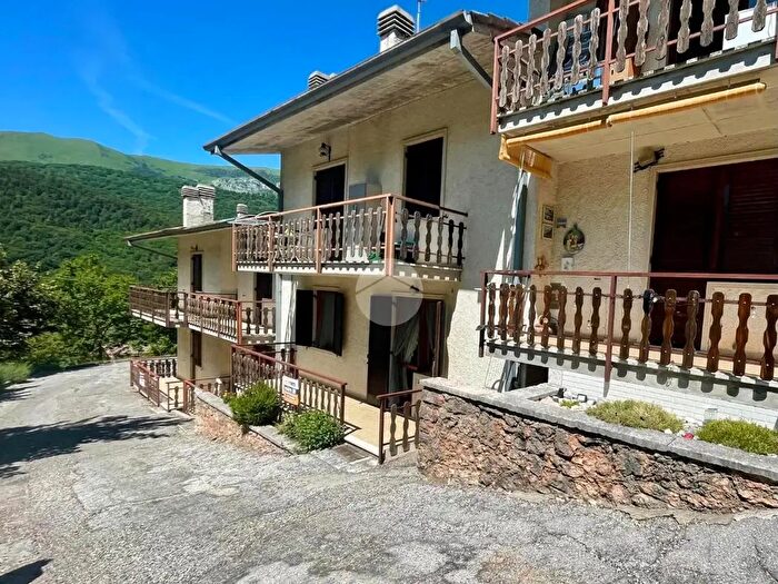 Appartamento trilocale in vendita in Villaggio Albare', Ferrara Di Monte Baldo