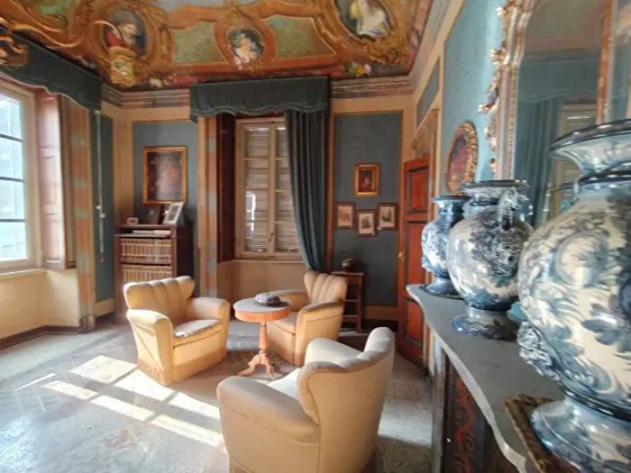 Casa con 6 locali in vendita in Via Carlo Gallini, Voghera