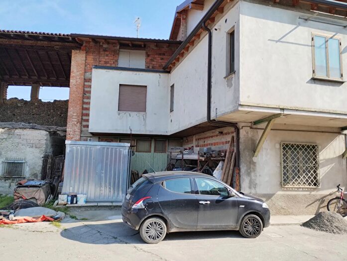 Appartamento con 5 locali in vendita in Via Piave, Madone