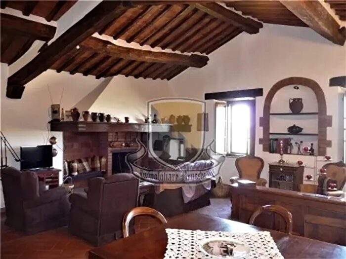 Appartamento con 12 locali in vendita in Sovicille