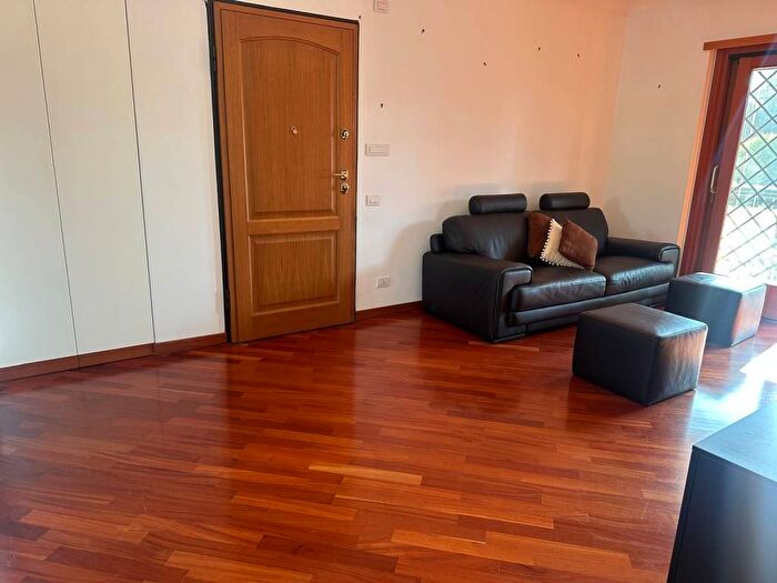 Appartamento trilocale in affitto in Via Giacomo Caneva, Rinnovamento, Roma
