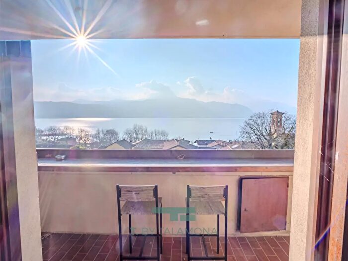 Appartamento monolocale in vendita in Laveno Mombello