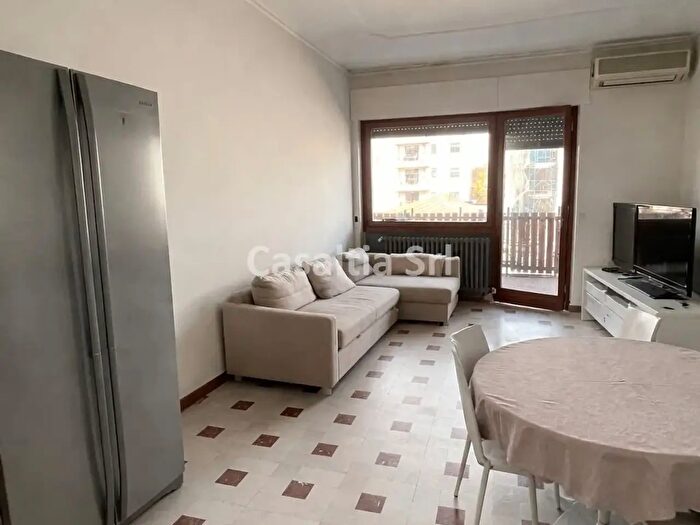 Appartamento trilocale in affitto in Via Don Luigi Guanella, Milano