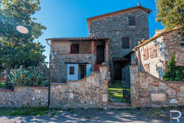 Casa con 6 locali in vendita in Località Colombaio, Casole DElsa