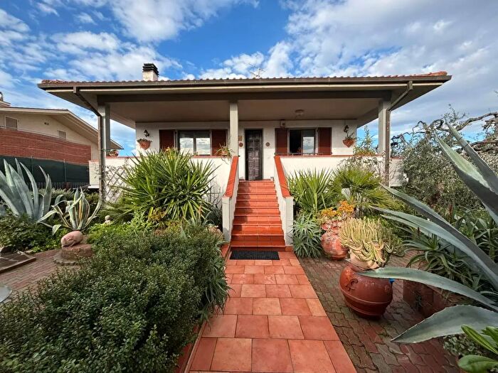 Casa con 8 locali in vendita in Grosseto