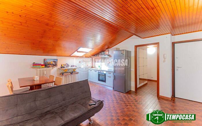 Appartamento trilocale in vendita in Via Madonna Pellegrina, Bareggio