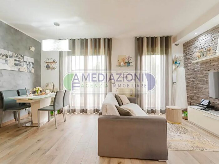 Appartamento con 5 locali in vendita in Via da Maiano, Mira