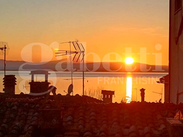 Appartamento trilocale in vendita in Via della Parrocchia, Magione