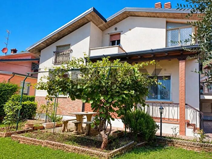 Casa con 6 locali in vendita in Via Guglielmo Oberdan Snc, Concesio