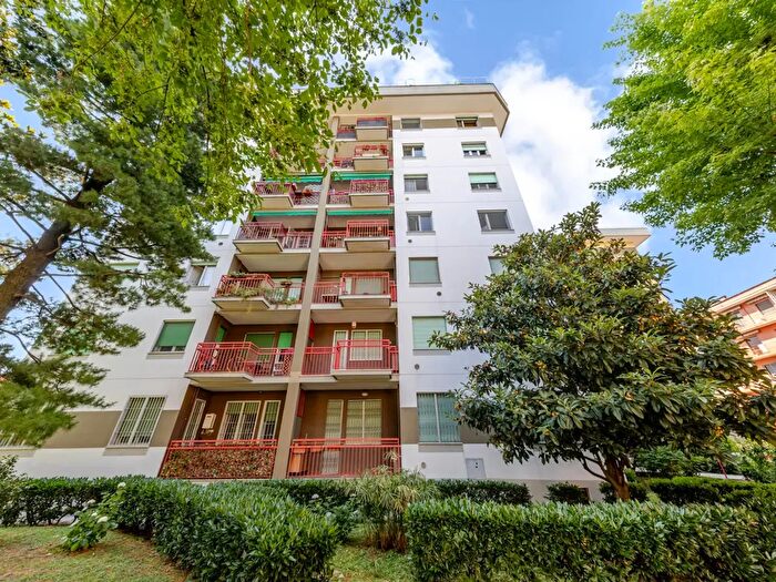 Appartamento trilocale in vendita in Via Lodovico Il Moro, Milano