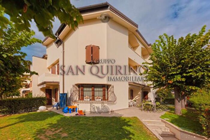 Casa con 5 locali in vendita in Via Padovani, Sassuolo