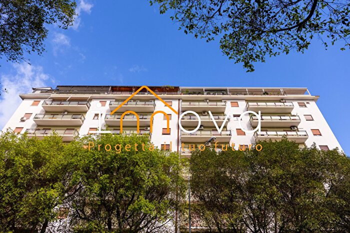 Appartamento con 5 locali in vendita in Via Antonio De Saliba, Palermo