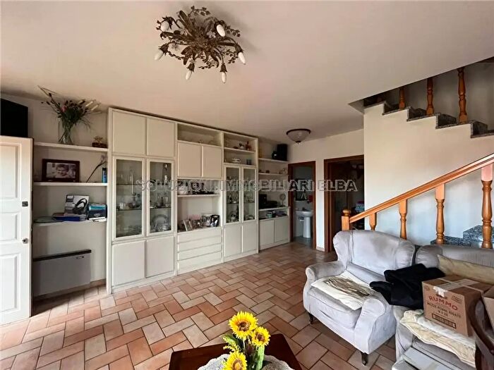 Casa con 6 locali in vendita in Via Via del Brunello, Portoferraio