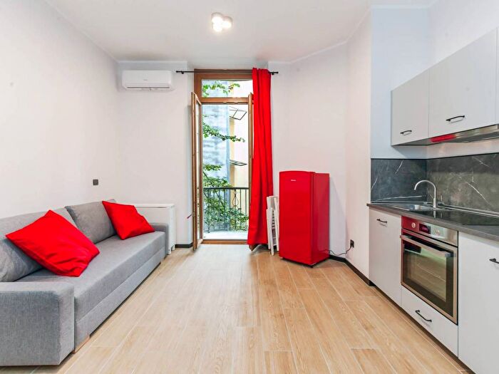 Appartamento bilocale in affitto in Via Cola Montano, Isola, Milano