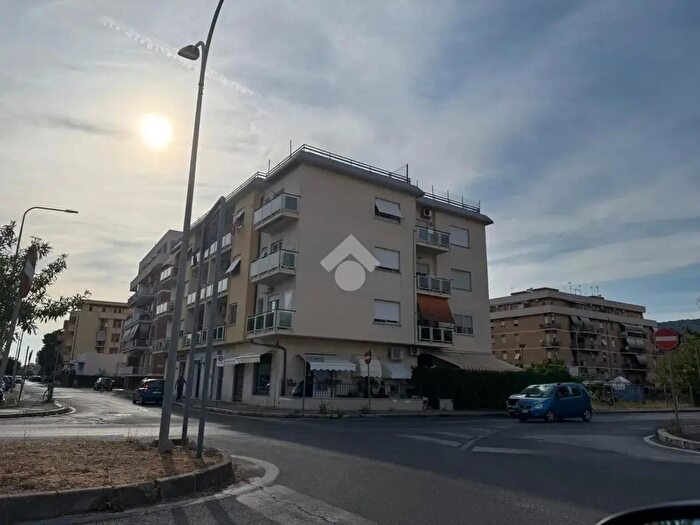 Appartamento trilocale in affitto in Via Domenico Ricci, Terracina