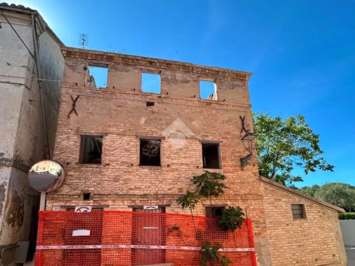 Casa trilocale in vendita in Via Giacomo Matteotti, Trecastelli