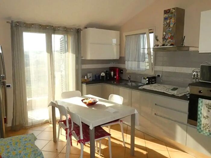 Appartamento trilocale in vendita in Castellina Marittima