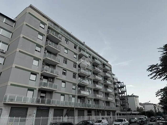 Appartamento quadrilocale in vendita in Via Leonardo Ruggeri, Palermo