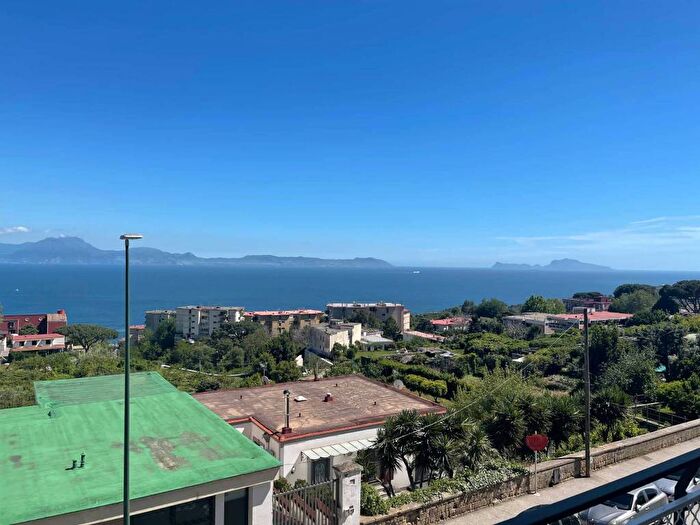 Appartamento trilocale in affitto in Via Alessandro Manzoni, Posillipo, Napoli