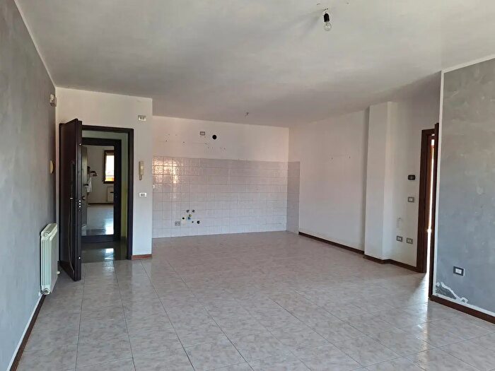 Appartamento trilocale in vendita in Via Primo Maggio, Rosolina