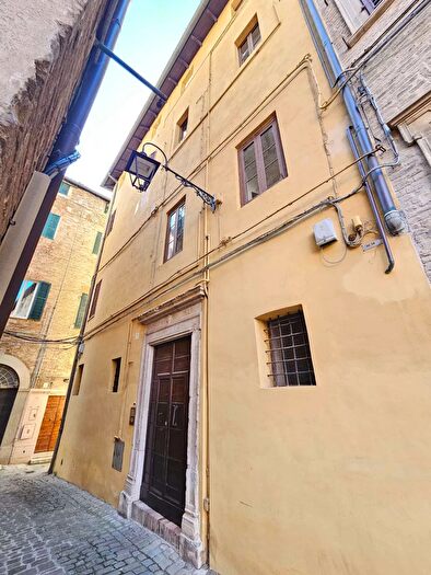 Appartamento con 8 locali in vendita in Via F Conti, Jesi