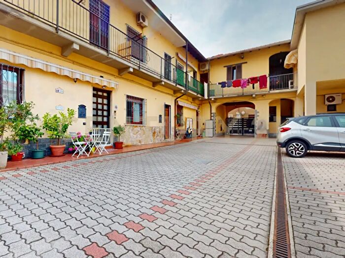Appartamento con 7 locali in vendita in Via Roma, San Giorgio Su Legnano