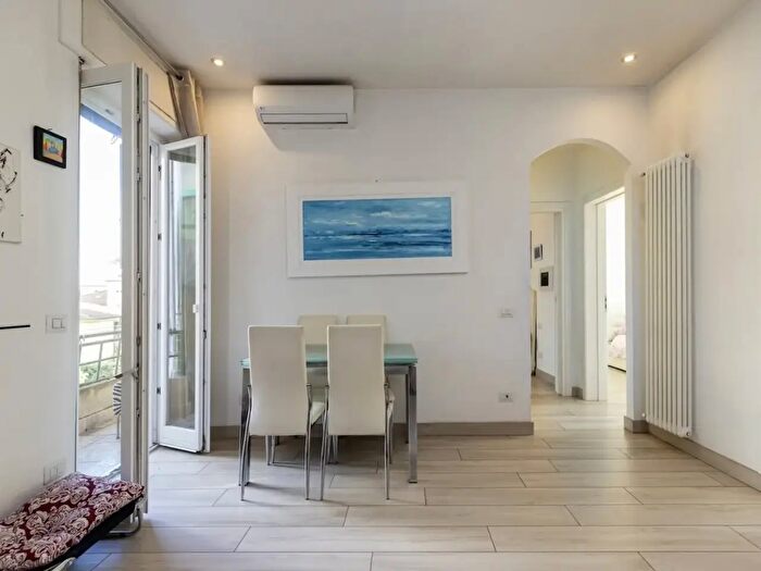 Appartamento con 5 locali in vendita in Viareggio