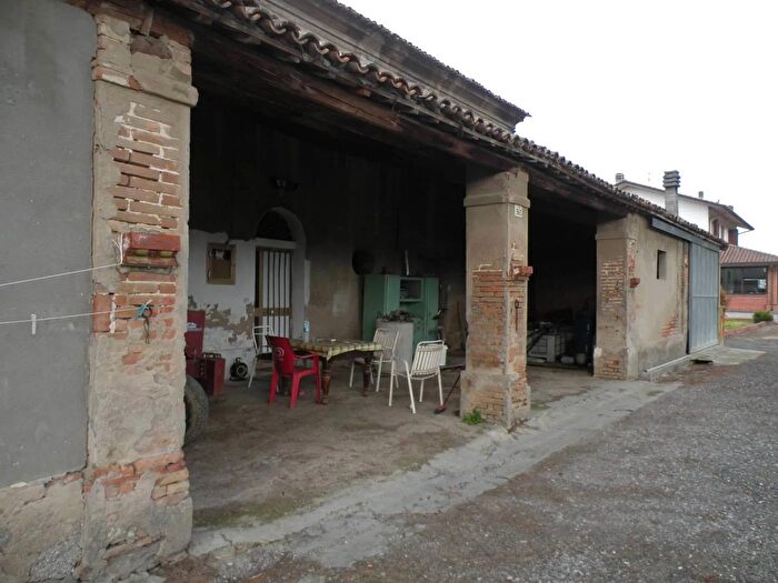 Casa con 8 locali in vendita in Cesena