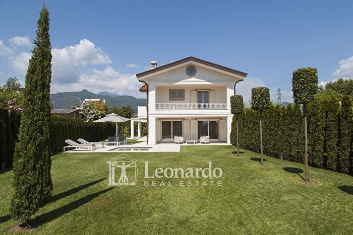 Casa con 15 locali in vendita in Via Donati, Forte Dei Marmi