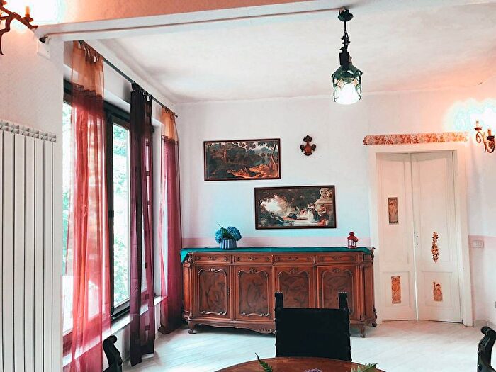 Appartamento trilocale in affitto in Via Fugino, Centro, Porto Valtravaglia