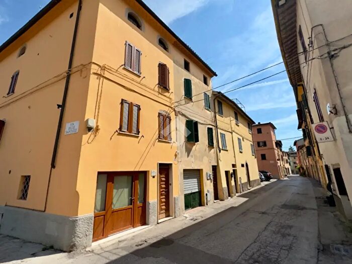 Appartamento trilocale in vendita in Via Borgo Farinario, Citta' Di Castello