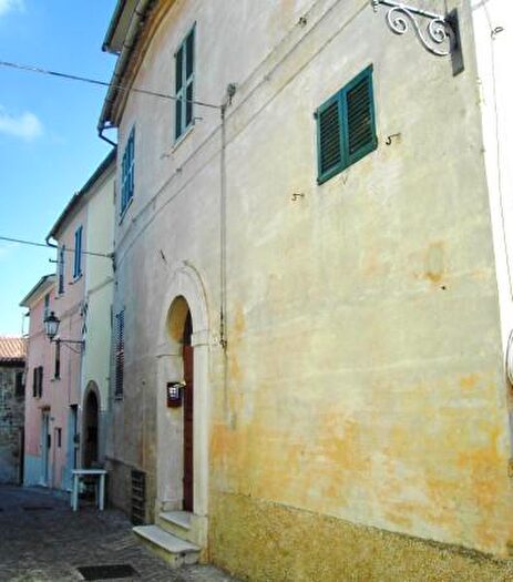 Appartamento con 6 locali in vendita in Via XX Settembre, Rosora