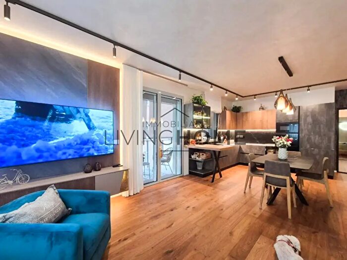 Appartamento quadrilocale in vendita in Viale Medina, Rimini