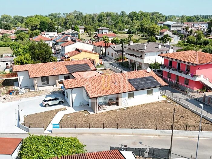 Casa con 6 locali in vendita in Via Chino Ermacora Pescarola, Precenicco