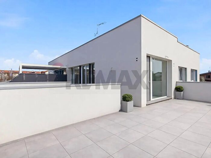 Appartamento quadrilocale in vendita in Via Don aLazzati, Bernareggio