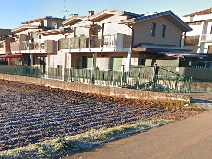 Appartamento monolocale in affitto in Via Gaetano Donizetti, Centro, Turate